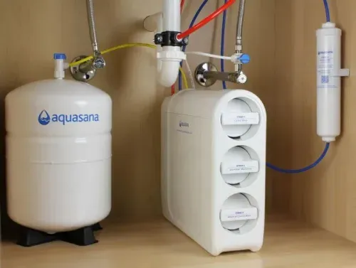 Under-sink reverse osmosis water filtration system